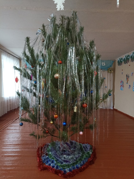 Этот праздник Новый год....